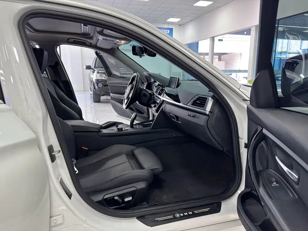 BMW 3 Series 2017 — фото 11
