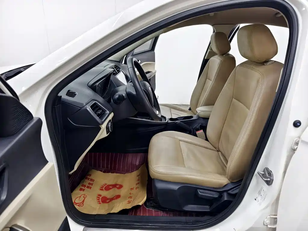 Ford Escort 2015 — фото 10