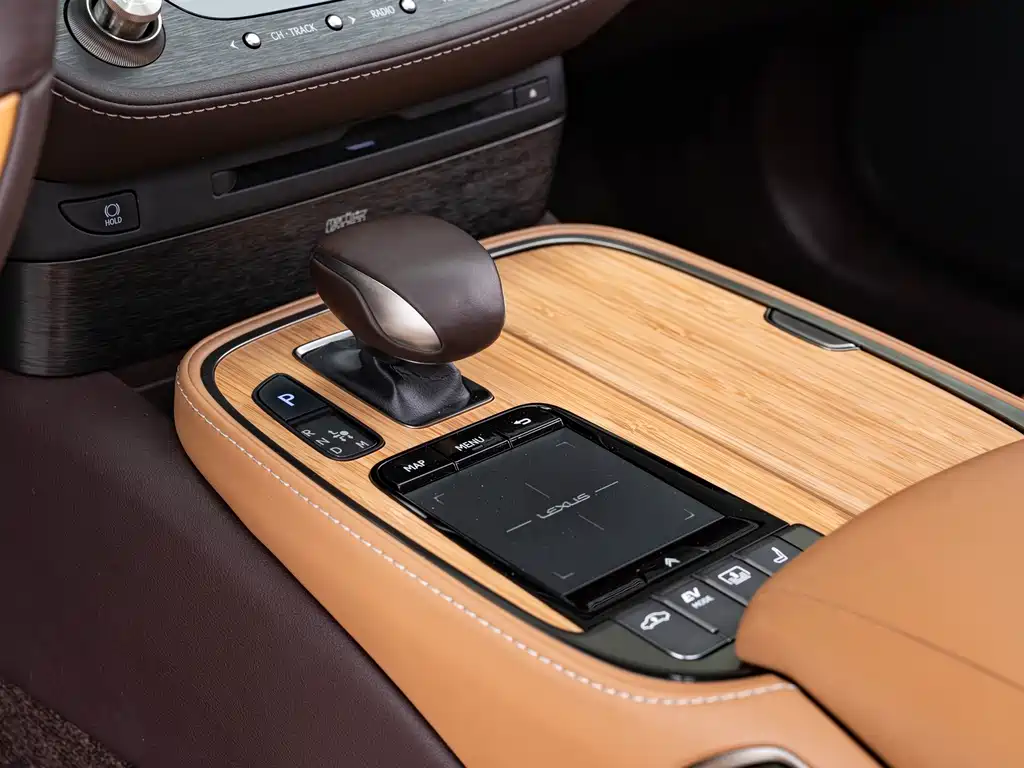Lexus LS 2020 — фото 15