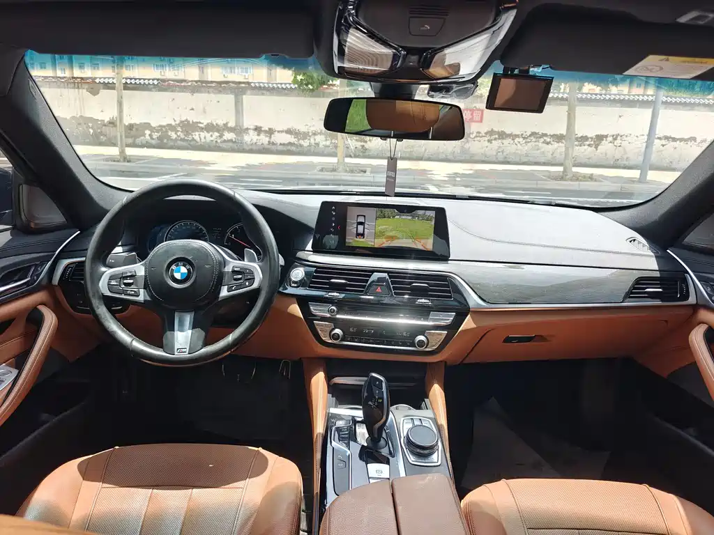 BMW 5 Series 2018 — фото 12