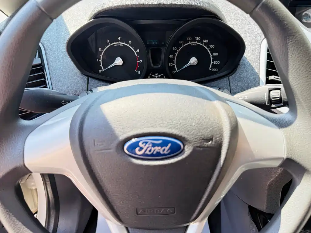 Ford Ecosport 2017 — фото 9