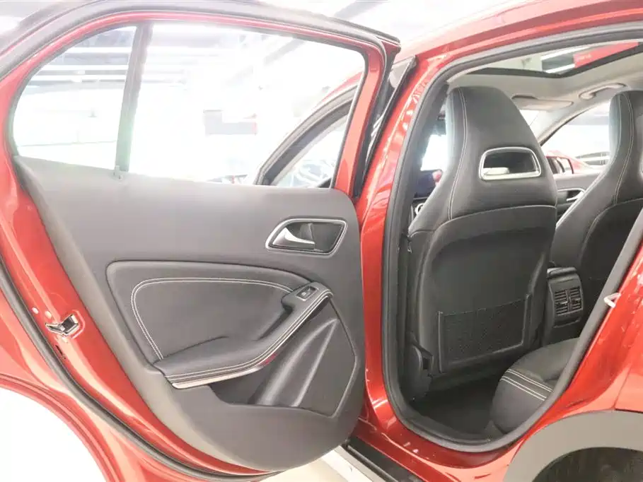 Mercedes-Benz GLA 2017 — фото 15