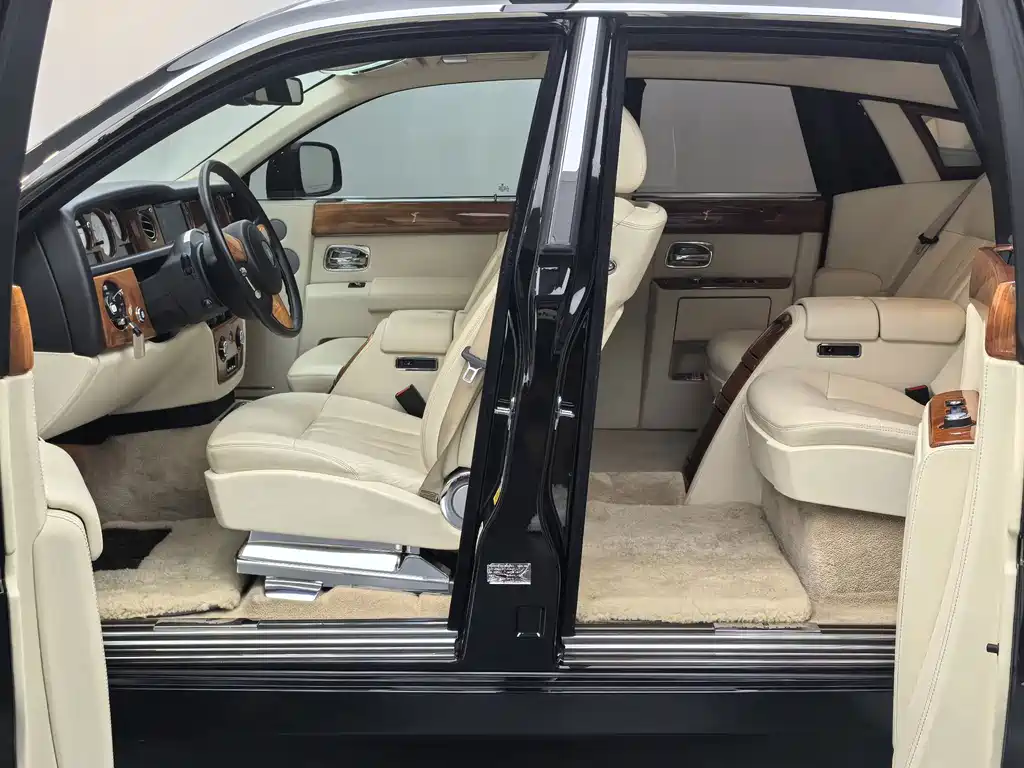 Rolls-Royce Phantom 2015 — фото 13