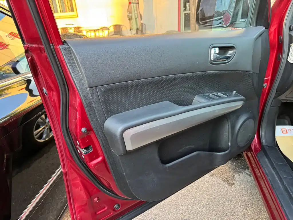 Nissan X-Trail 2012 — фото 10