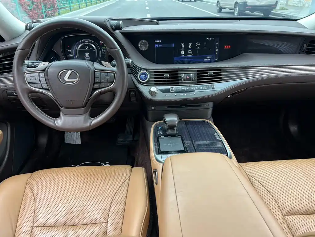 Lexus LS 2020 — фото 8