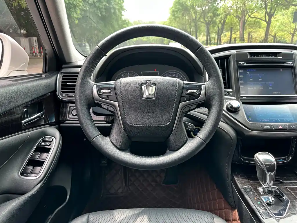 Toyota Crown 2018 — фото 11