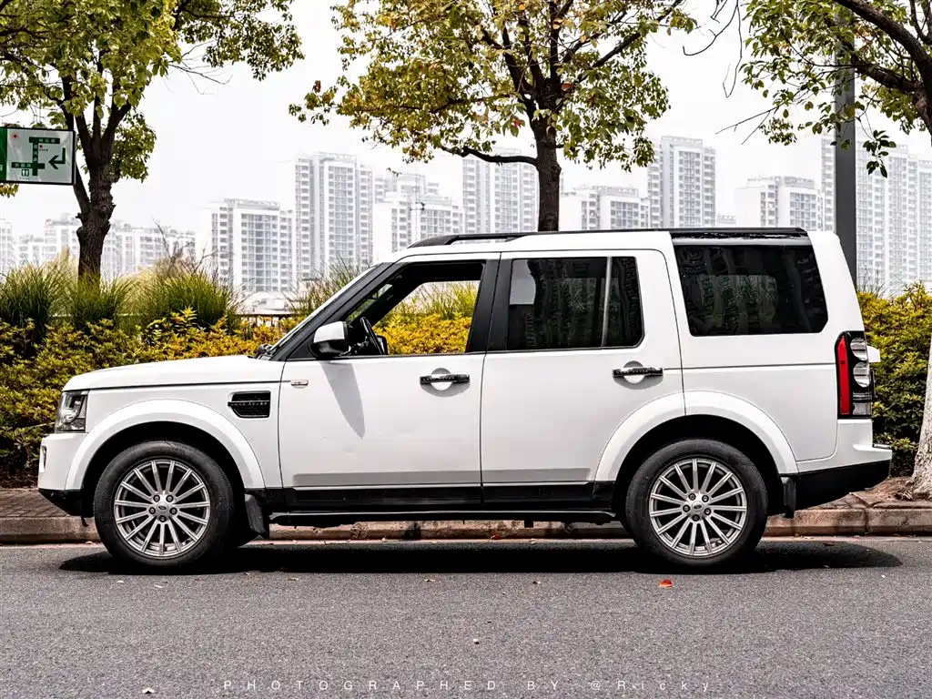 Land Rover Discovery 2013 — фото 2