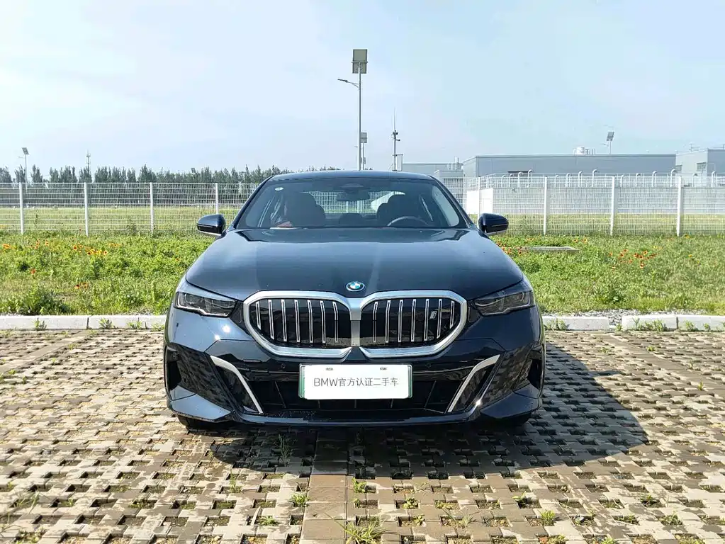 BMW i5 2025 — фото 2
