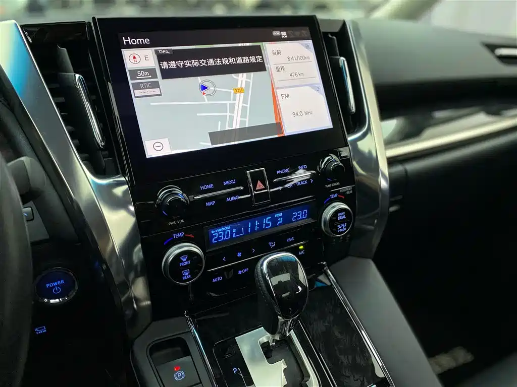 Toyota Vellfire 2023 — фото 17