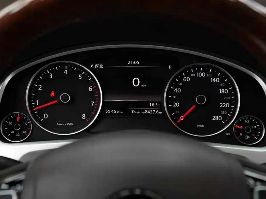 Volkswagen Touareg 2015 — фото 27