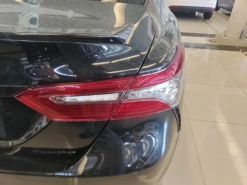 Toyota Camry 2023 — фото 8