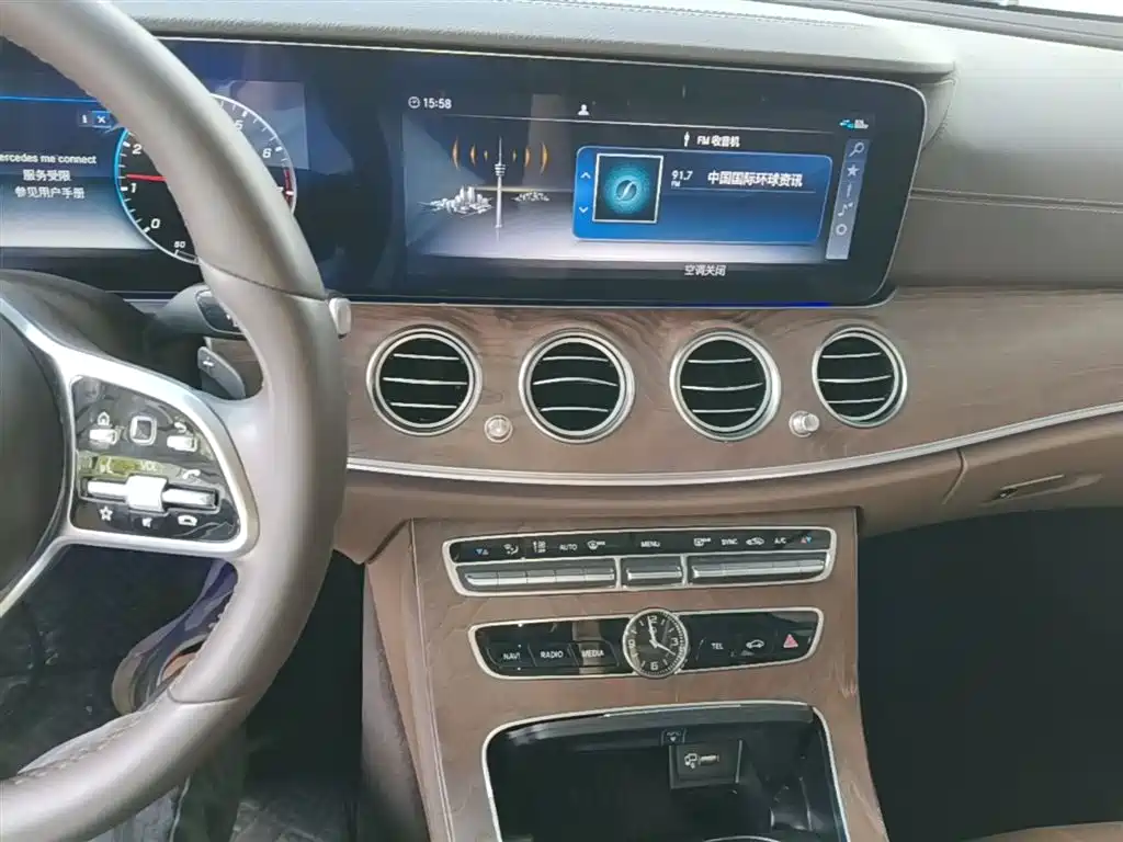 Mercedes-Benz E-Class 2019 — фото 13