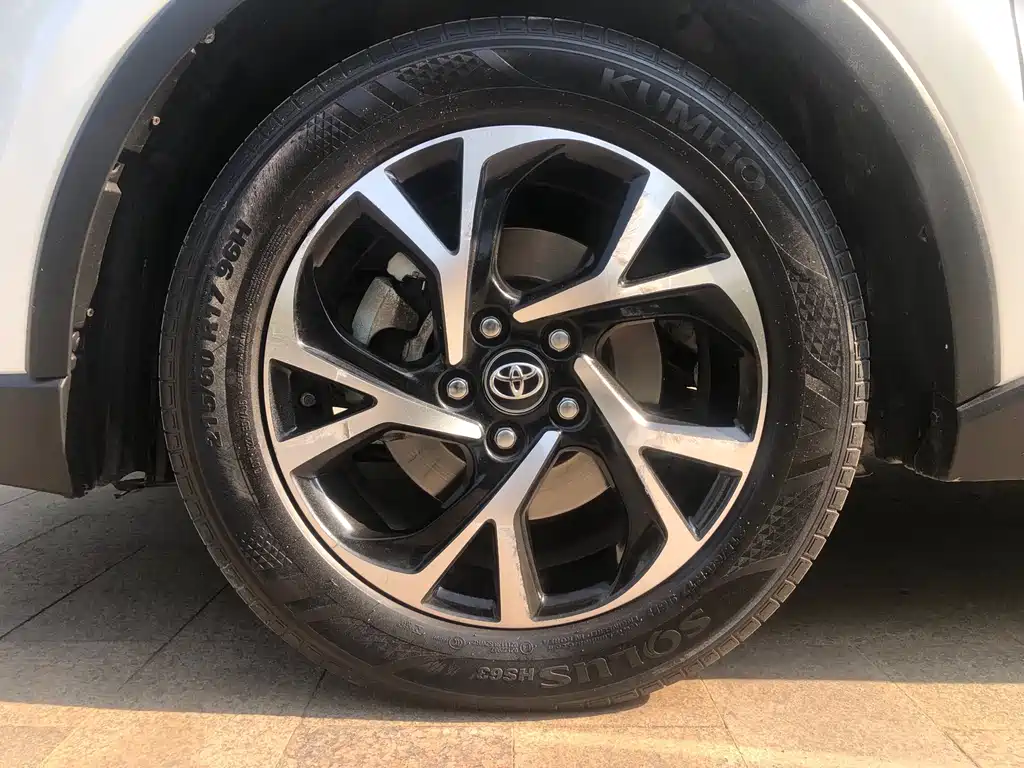 Toyota C-HR 2020 — фото 10