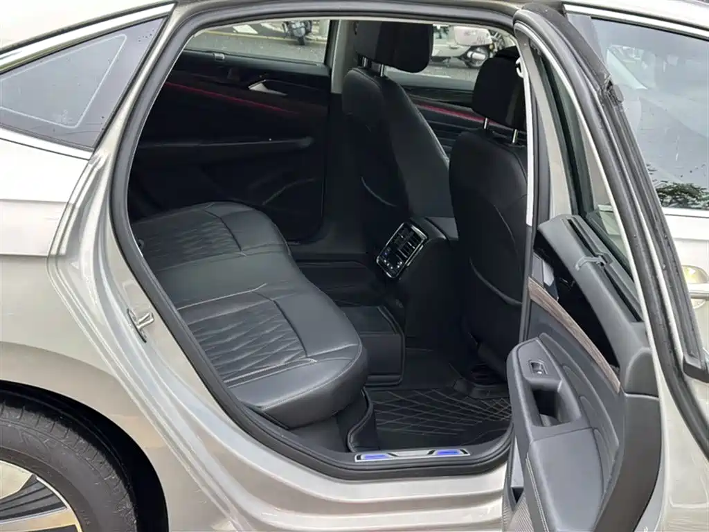 Volkswagen Passat New Energy 2020 — фото 16