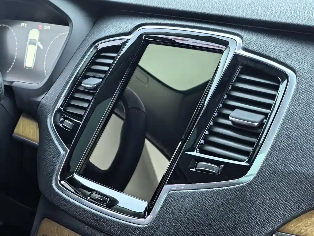 Volvo XC90 2019 — фото 16