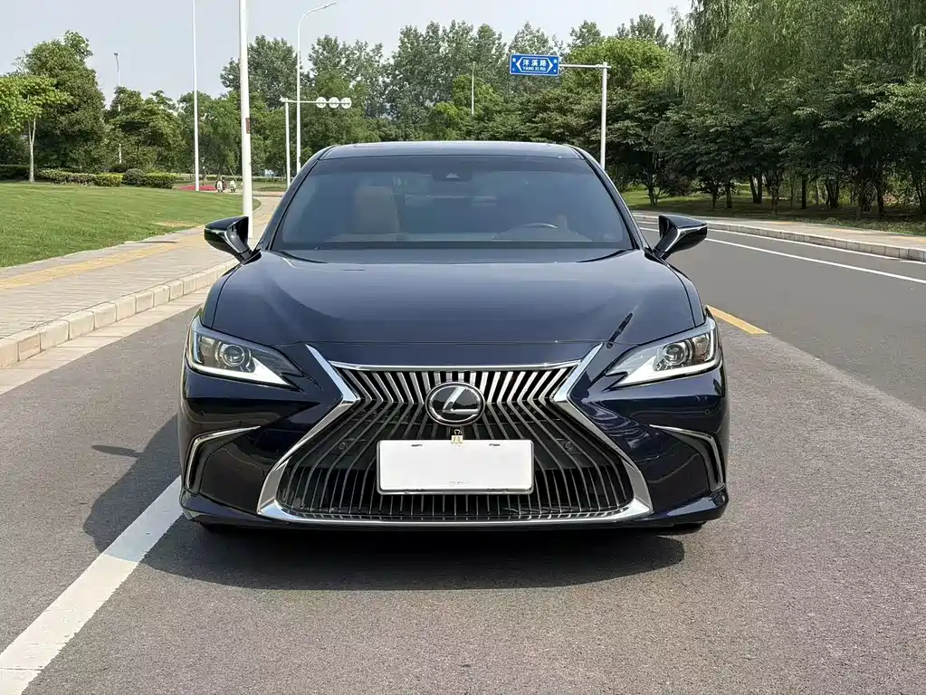 Lexus ES 2018 — фото 3