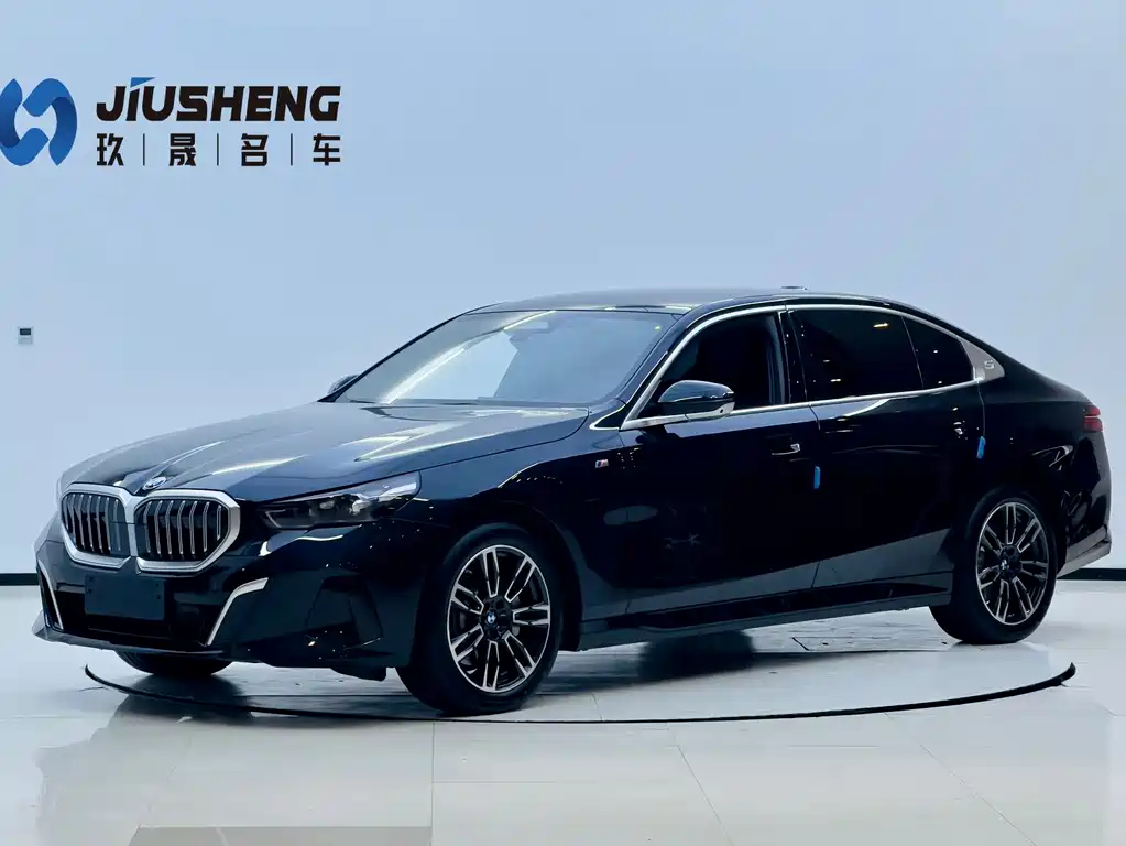 BMW 5 Series 2025 — фото 1