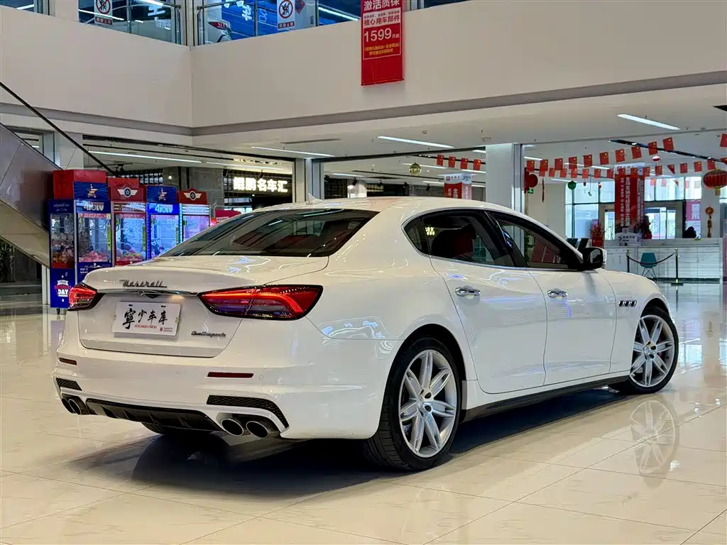 Maserati Quattroporte 2016 — фото 16
