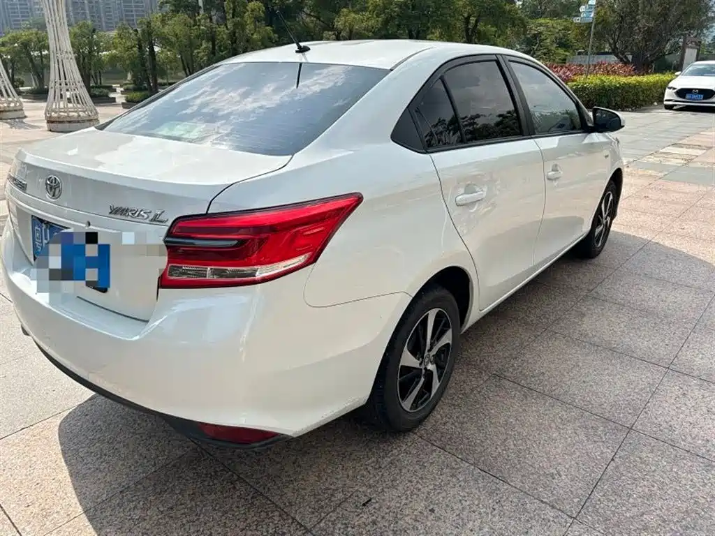 Toyota Yaris L 2017 — фото 5