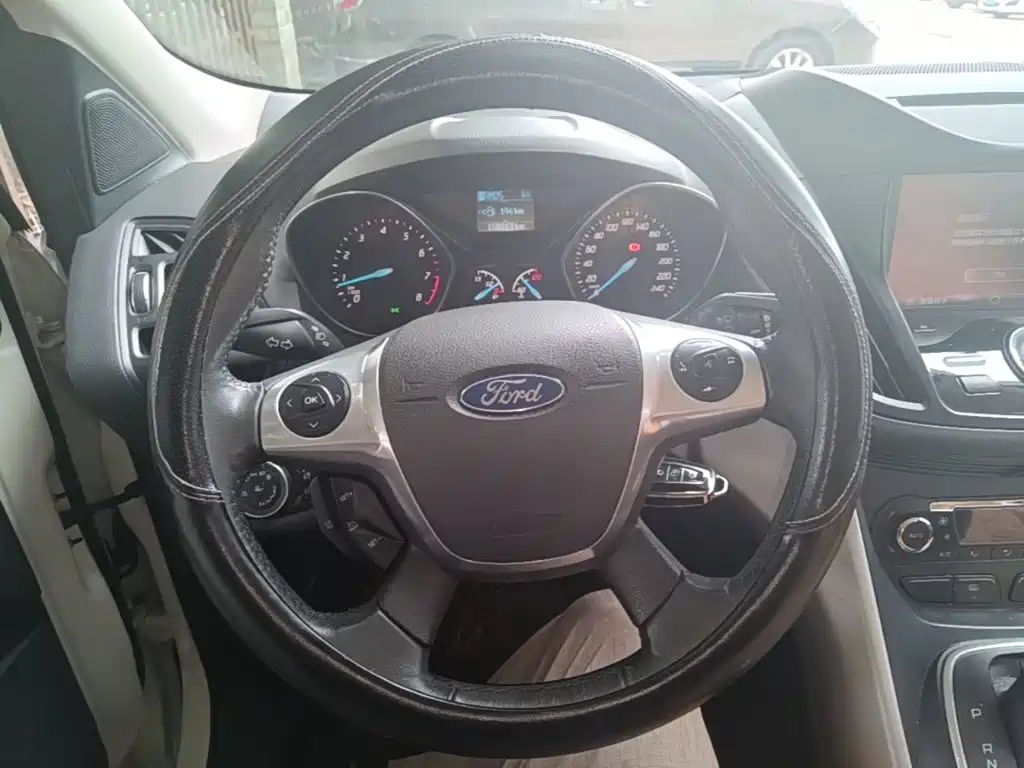 Ford Kuga 2015 — фото 11