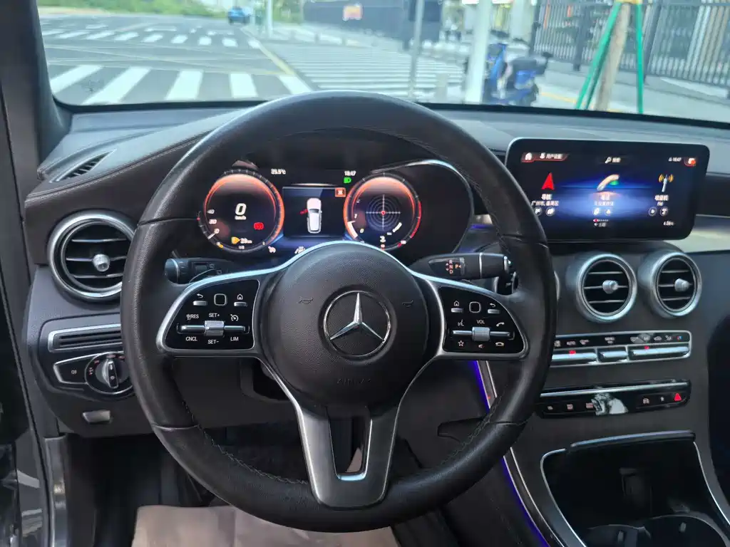 Mercedes-Benz GLC 2020 — фото 26