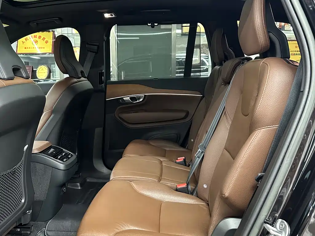 Volvo XC90 2022 — фото 11