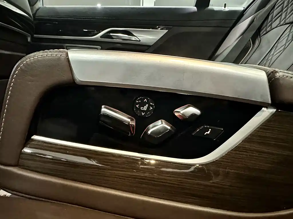 BMW 7 Series 2021 — фото 18