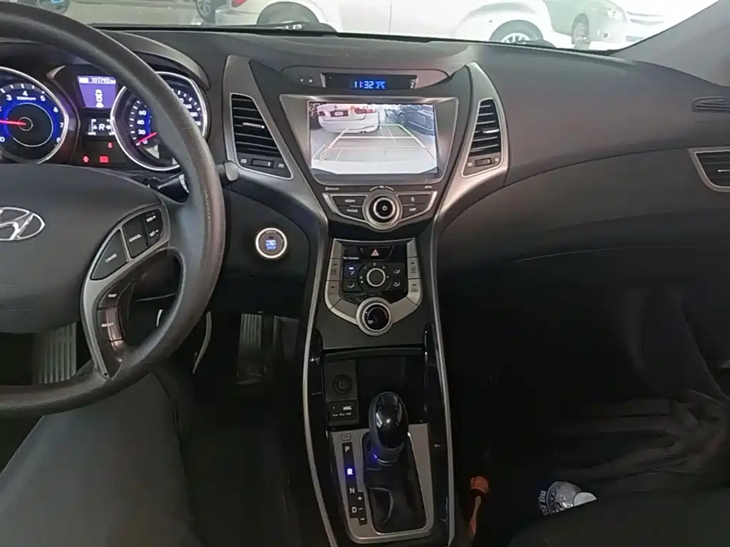 Hyundai Elantra Langdong 2018 — фото 13