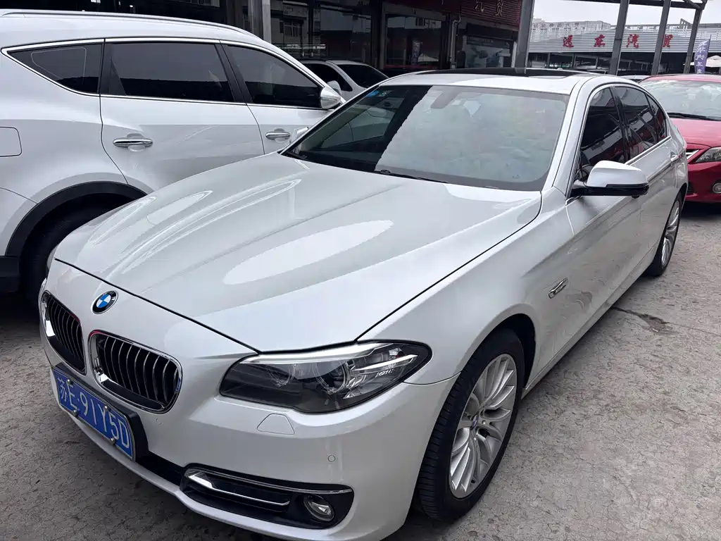 BMW 5 Series 2017 — фото 1