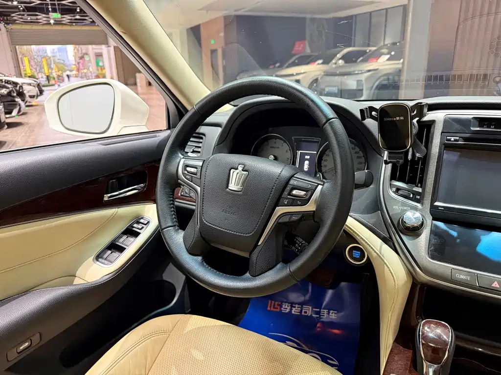 Toyota Crown 2018 — фото 12