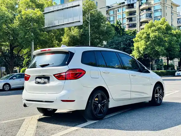 BMW 2 Series Wagon 2015