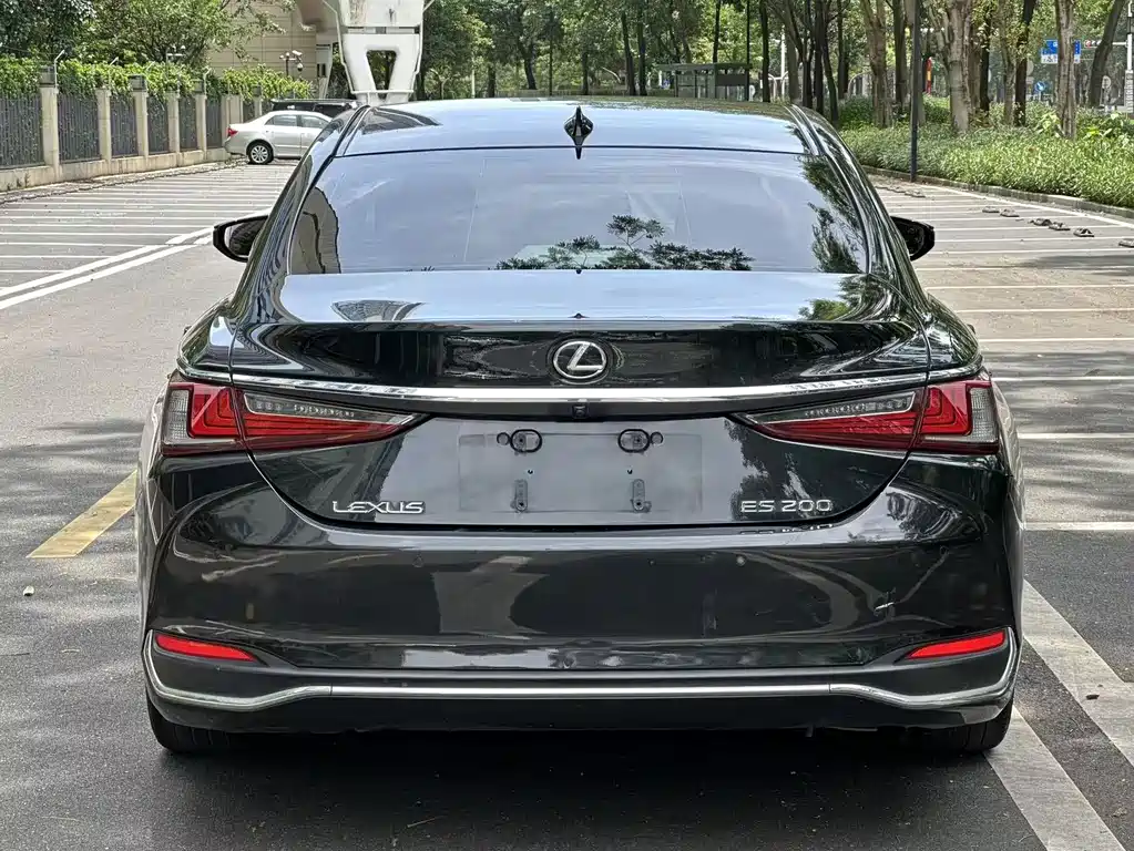 Lexus ES 2019 — фото 9