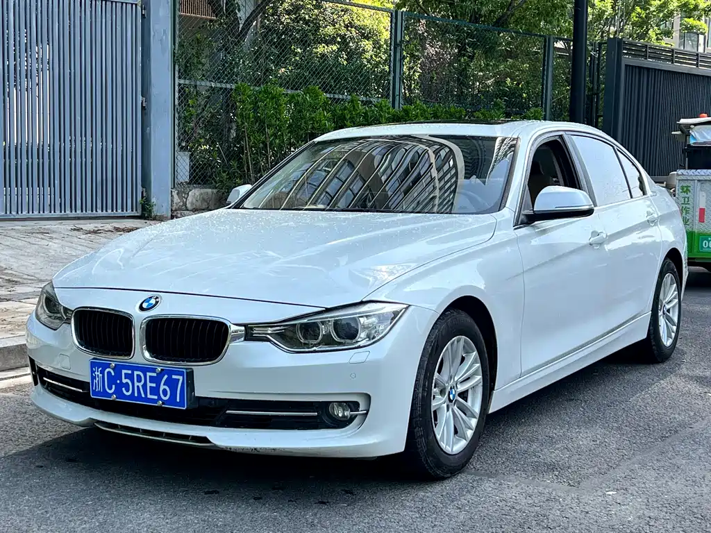 BMW 3 Series 2015 — фото 1