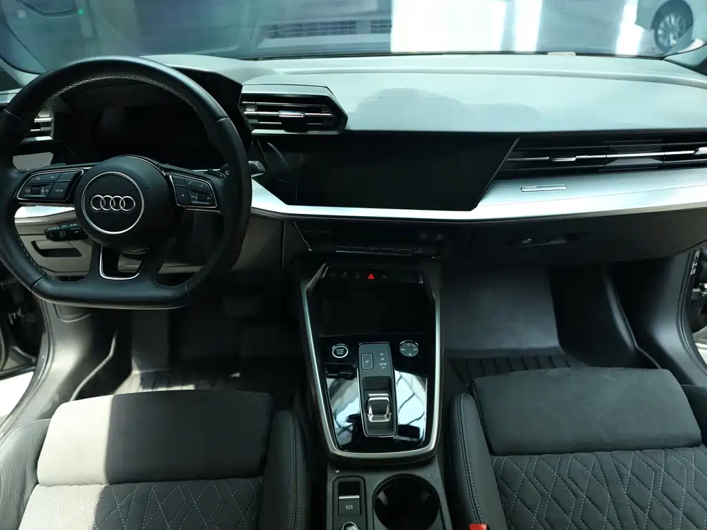 Audi A3 2023 — фото 16