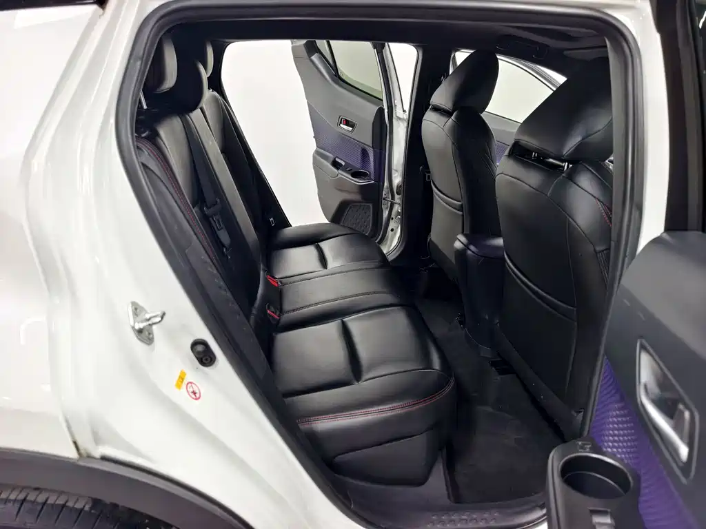 Toyota C-HR 2019 — фото 16