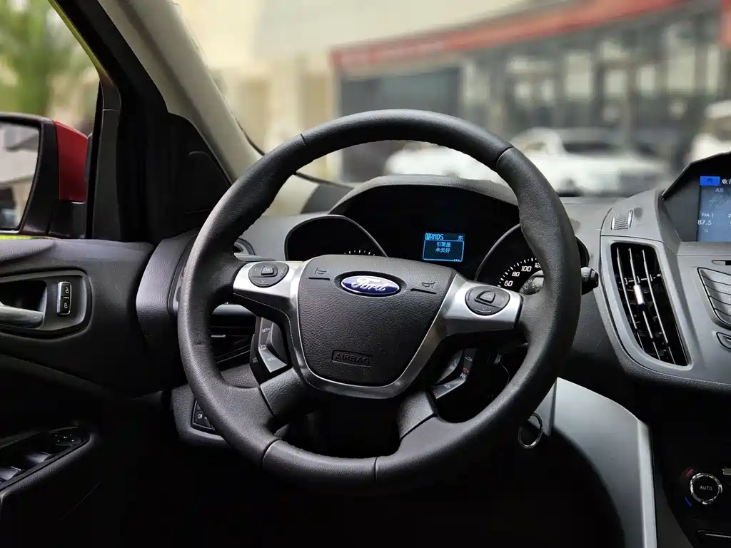 Ford Kuga 2013 — фото 24