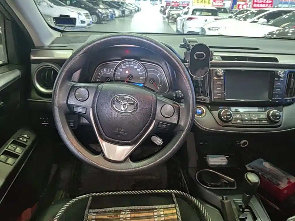 Toyota RAV4 2019 — фото 17