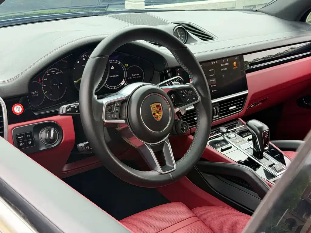 Porsche Cayenne Hybrid 2021 — фото 12