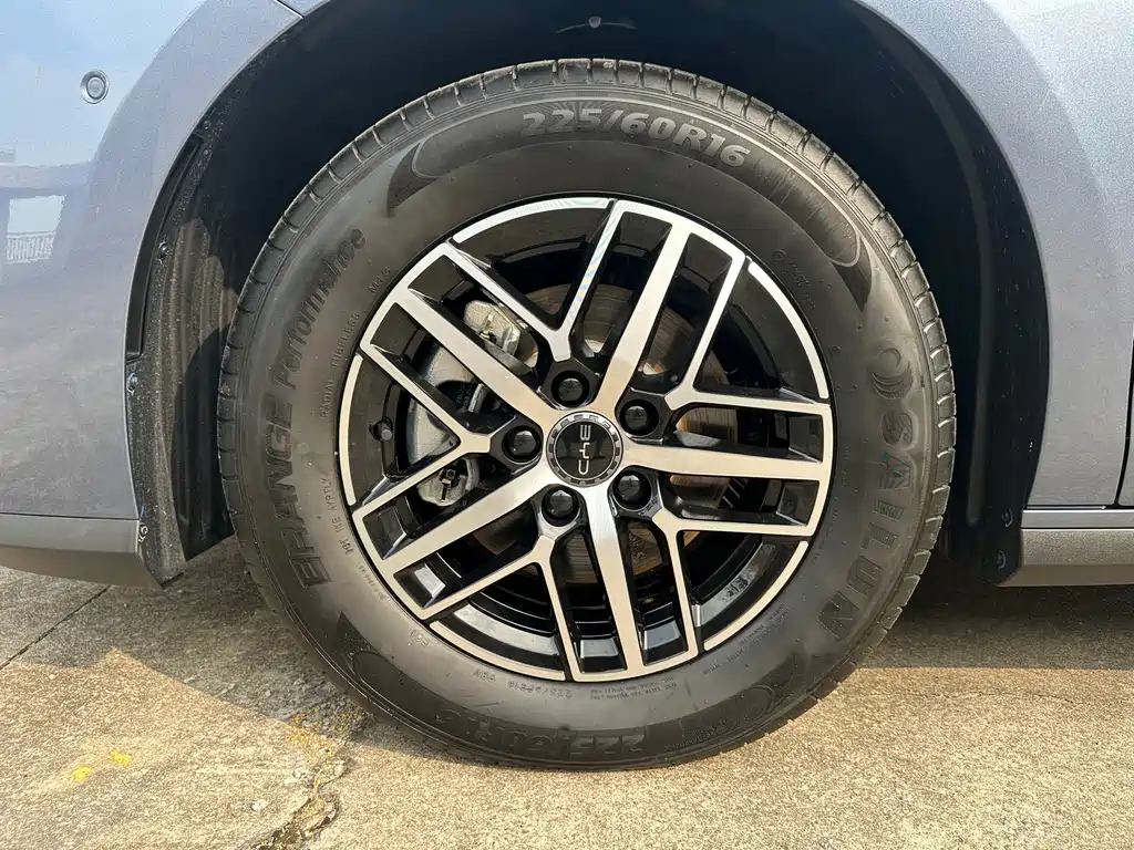BYD Seal 05 DM-i 2025 — фото 18