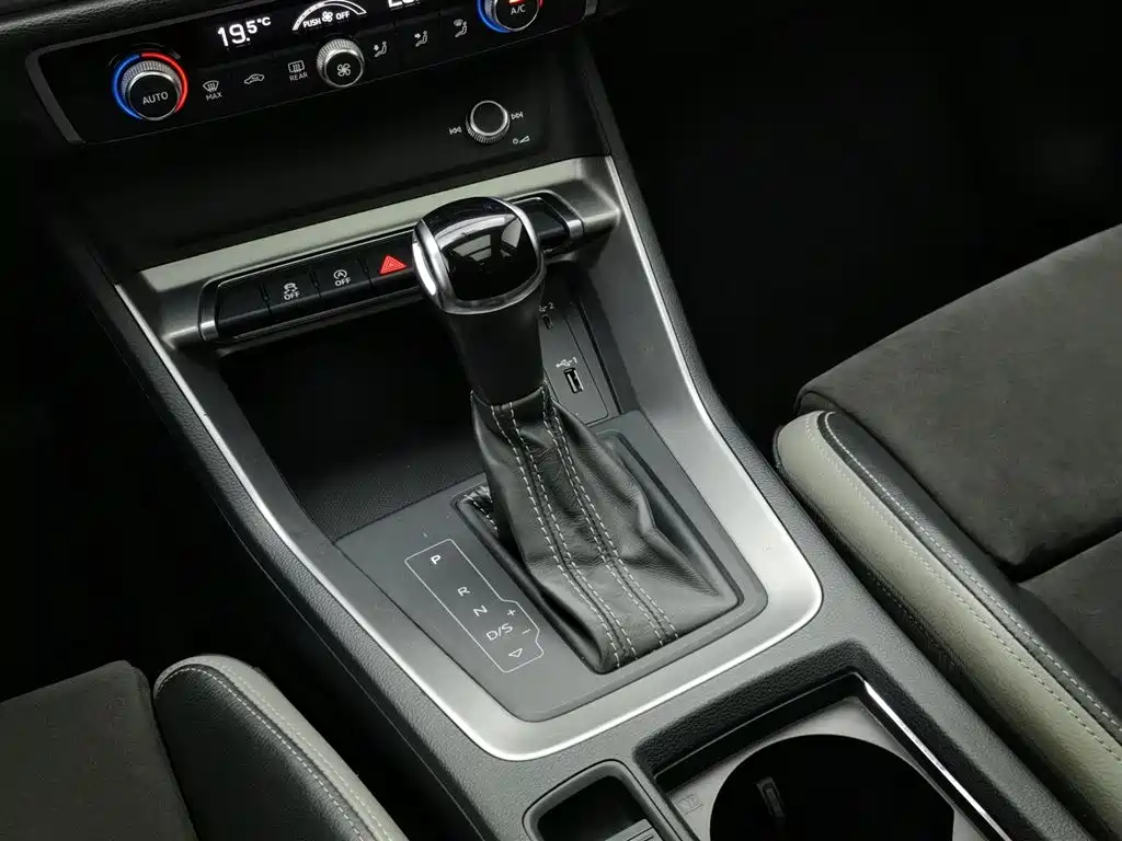 Audi Q3 2020 — фото 13