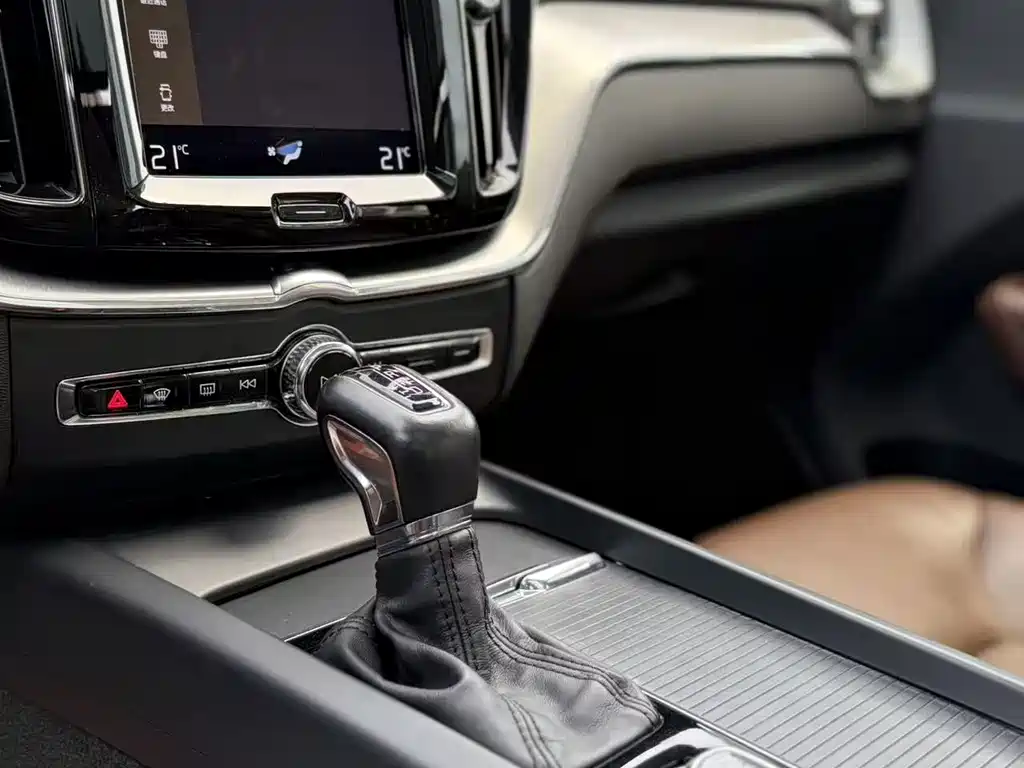 Volvo XC60 2020 — фото 15