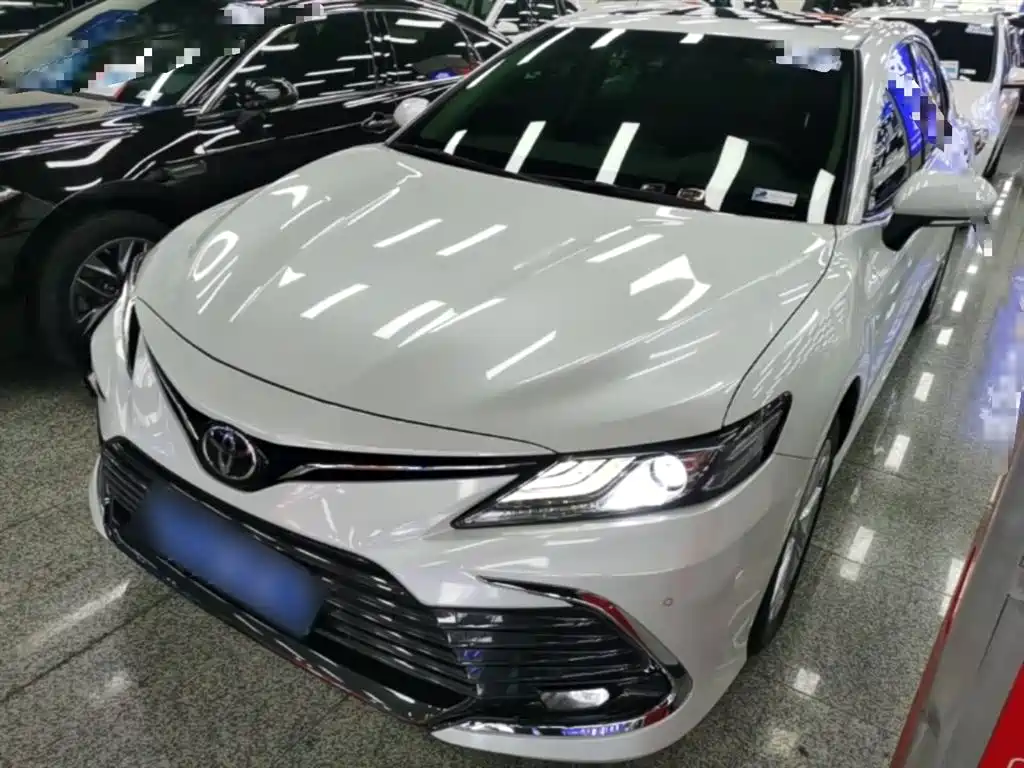 Toyota Camry 2022 — фото 2