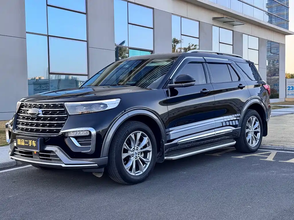 Ford Explorer 2022 — фото 1