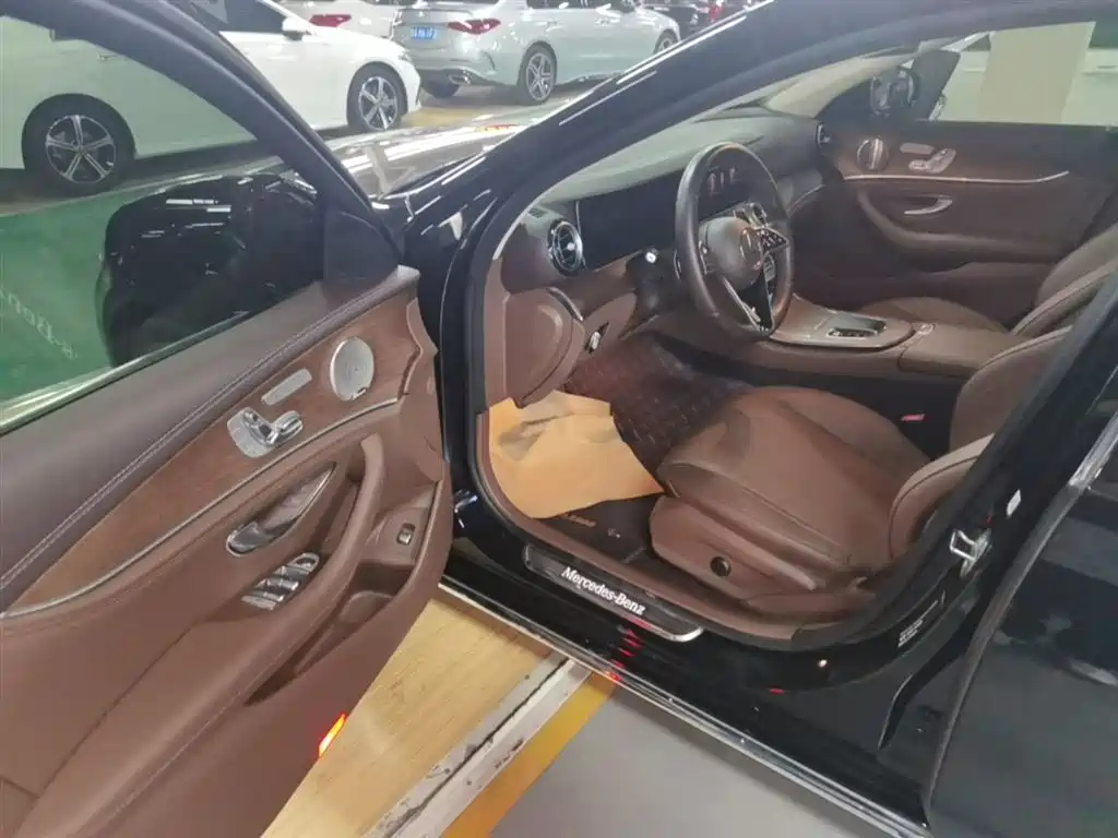 Mercedes-Benz E-Class 2023 — фото 16
