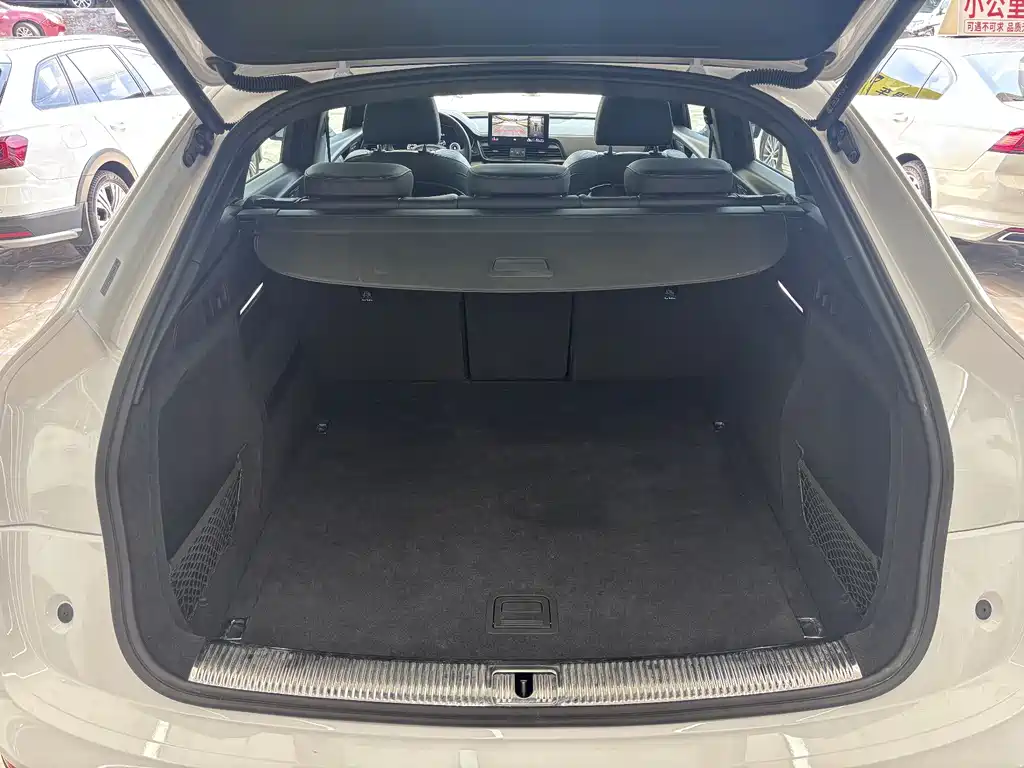 Audi Q5L Sportback 2023 — фото 18