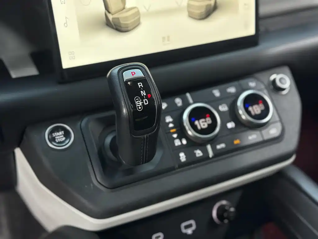 Land Rover Defender 2020 — фото 9