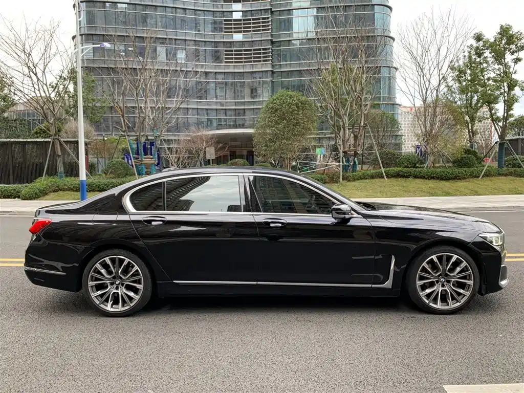 BMW 7 Series 2021 — фото 9