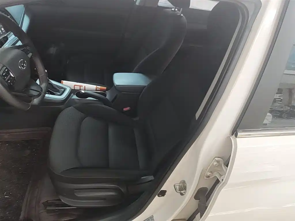 Hyundai Elantra 2016 — фото 15