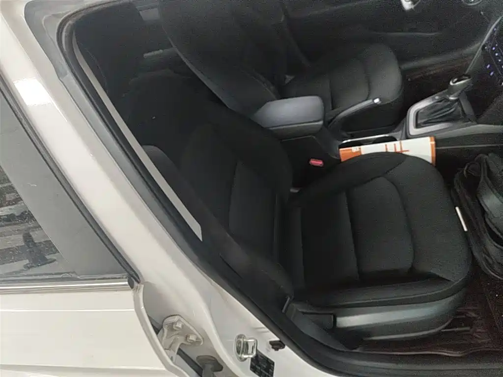 Hyundai Elantra 2016 — фото 25