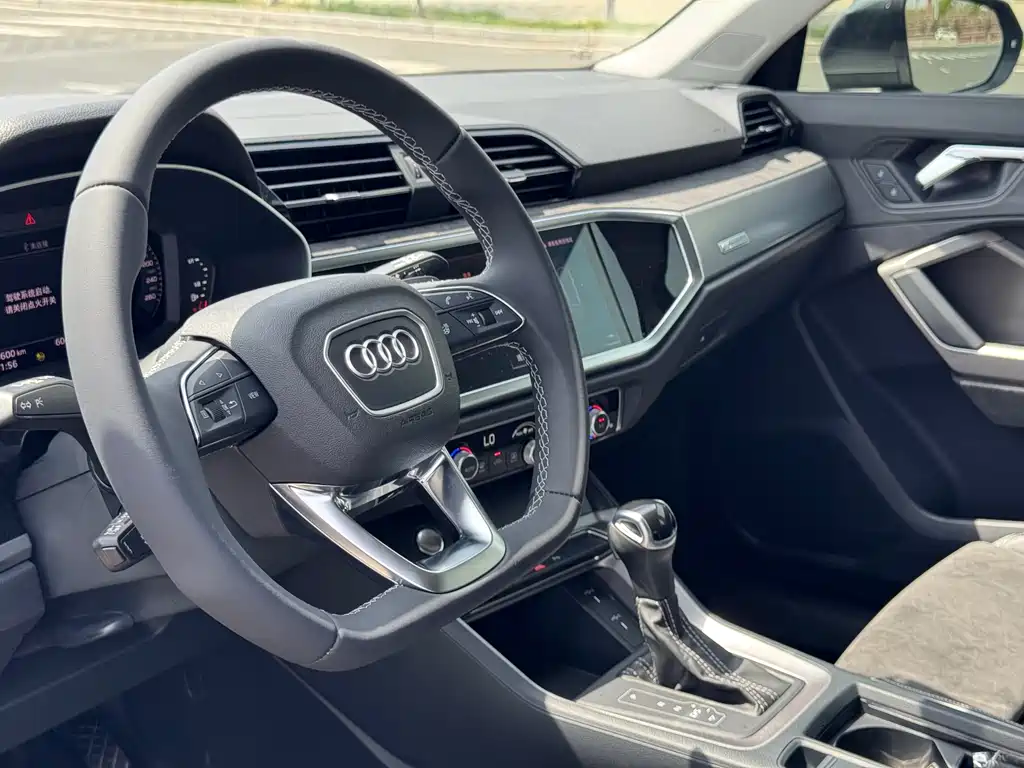 Audi Q3 2022 — фото 13